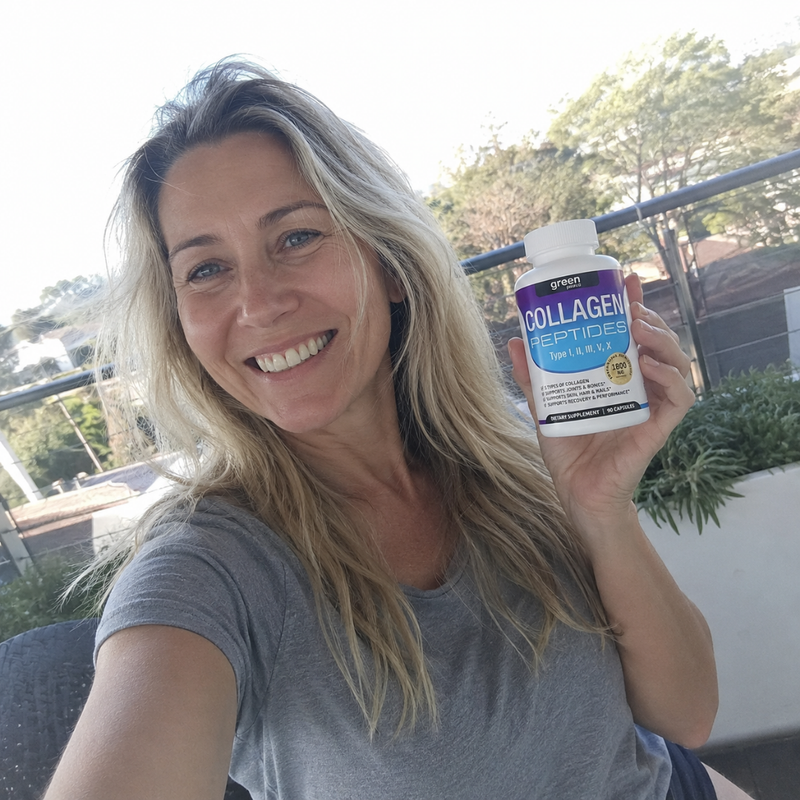 Customer with hydrolyzed collagen capsules